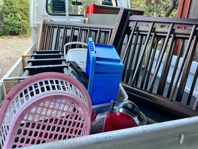 ものを積んだトラック