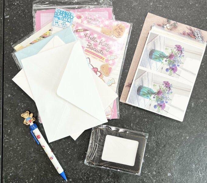 手放すと決めた封筒や便せんやペン