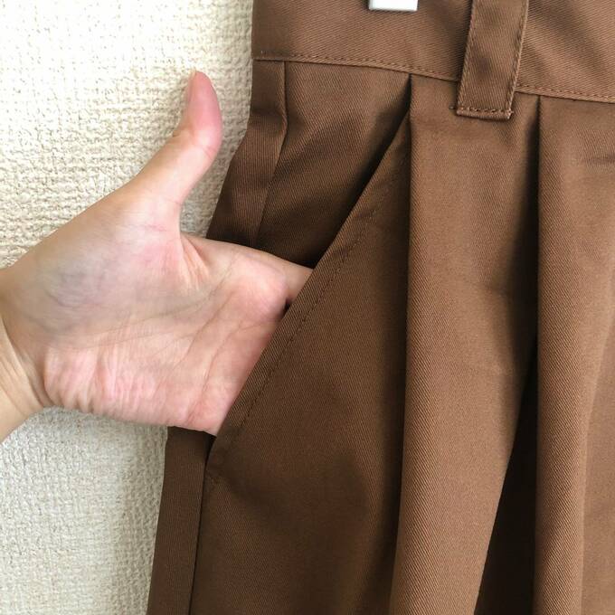両脇にはポケットつき