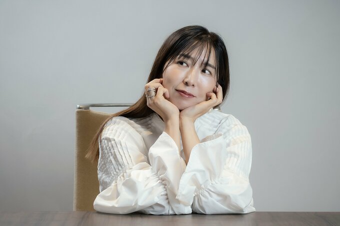 悩む女性
