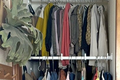 家族の服をクローゼットにまとめて後悔…失敗から学んだ「ラクな衣類収納」のヒント