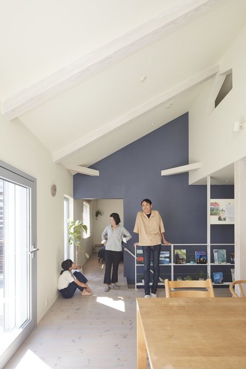 建築家の新井さん親子とアンガールズ田中さん