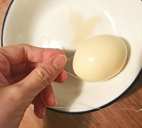 半熟卵をきれいにカットする方法