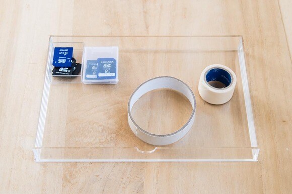 中段にはテープやSDメモリーカードを。