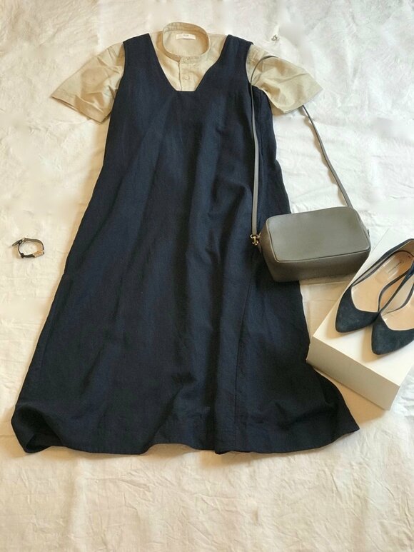 ジャンパースカートをシックに