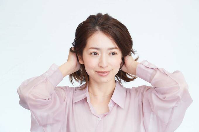 手のひらでしっかりワックスをのばしたら、全体にそのワックスをなじませる