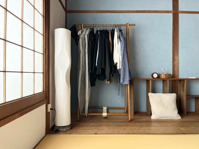寝室にあるハンガーラック