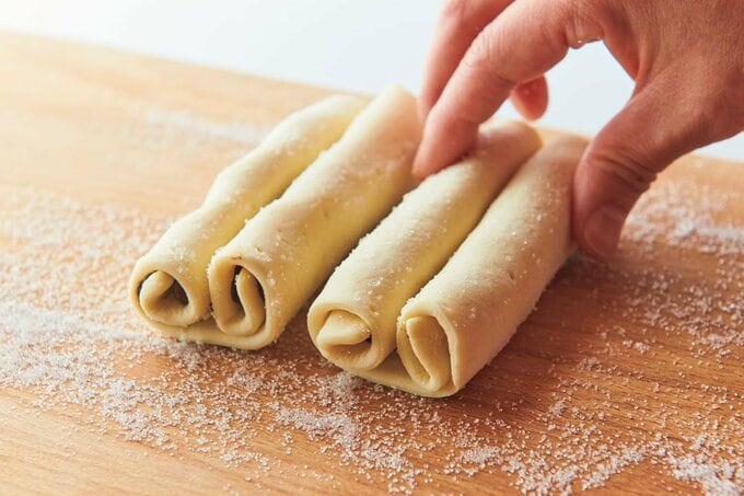 丸めたパイシート2つ