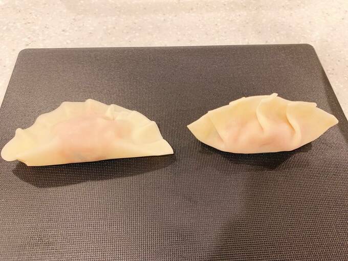 ギョーザ2つ