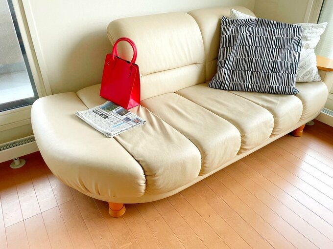 散らかったソファ