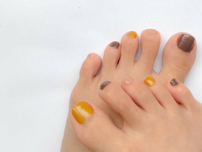 今年は、ペディキュアだけでも秋ネイルを楽しみたい