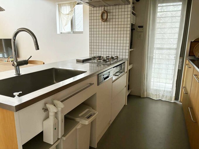 ゴミ箱や家電は生活感を隠す配置に