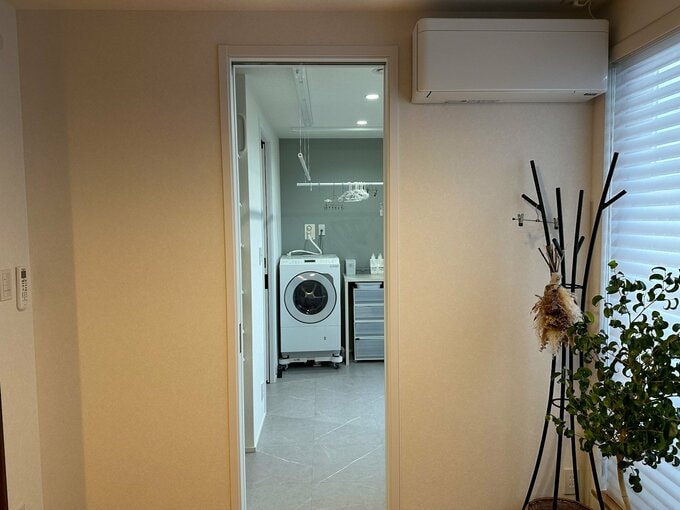 客間から見たランドリールーム