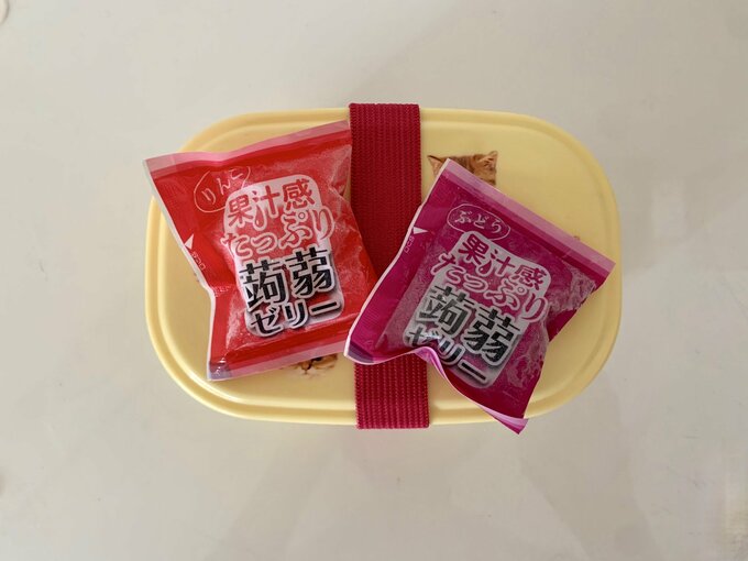 パウチのゼリーはお弁当用の保冷剤兼食後のデザートにも