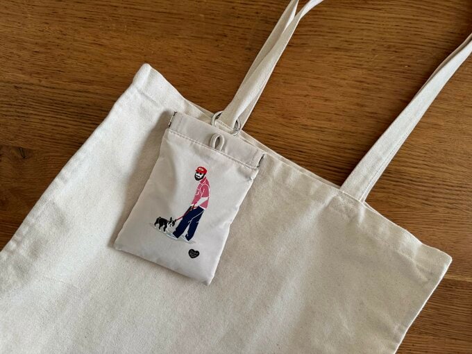 バッグと携帯ゴミ箱の写真