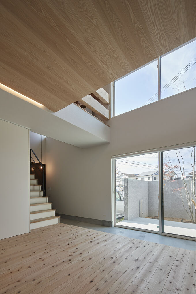 西側の吹き抜けスペース