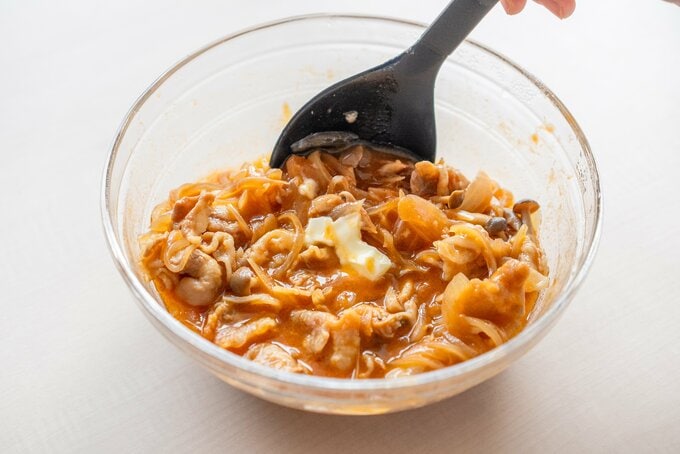 電子レンジから出して混ぜる