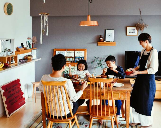 リビングに家族