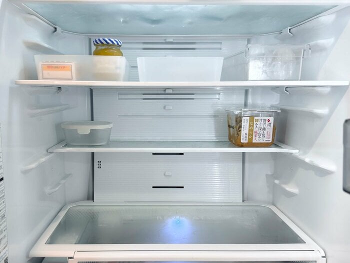 捨てるのもったいない冷蔵庫 元浪費家、「ムダ買いが減った」冷蔵庫のリセット習慣。備えつけの収納