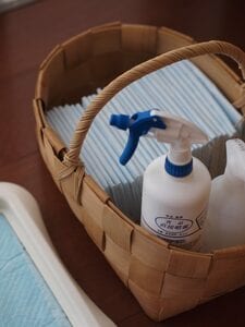 ペットのトイレシートと掃除グッズを入れる