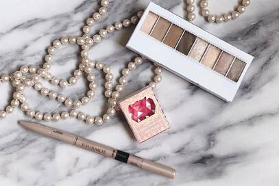 小さいバッグの日も安心！マルチに活躍する役立ちコスメ