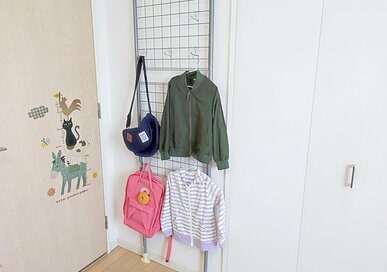 「すぐ洗わない上着」の収納法。40代と子どもの習慣になる3つのコツ