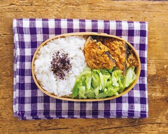 レンチンで即完成！香ばしい鮭のゴマみそ弁当