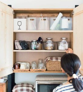 100円グッズでここまでできる！統一感のあるキッチン収納を拝見