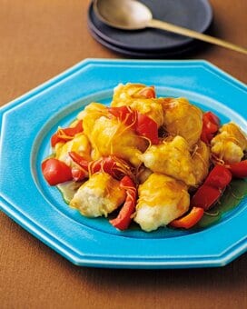 とろ～り甘酢あんの「鶏胸の酢豚風」。やわらかお肉で食べごたえバツグン