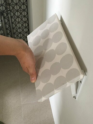 折りたたみ棚を開く