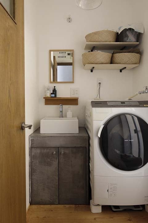 モールテックス仕上げのコンパクトな洗面台