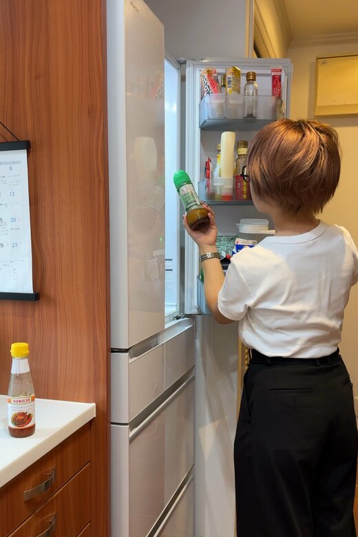 冷蔵庫を整理する様子