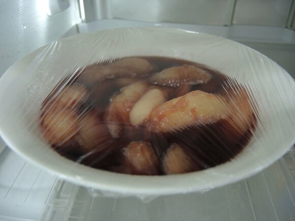 ソースごと器に取り出し、冷蔵庫で2時間冷やす