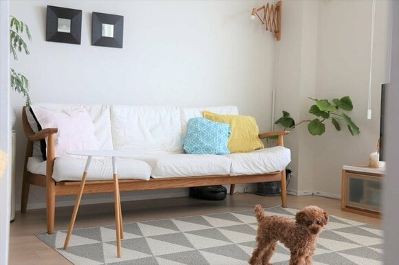 黄色、水色、ピンクのクッションカバー