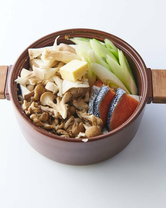 具材が入った鍋