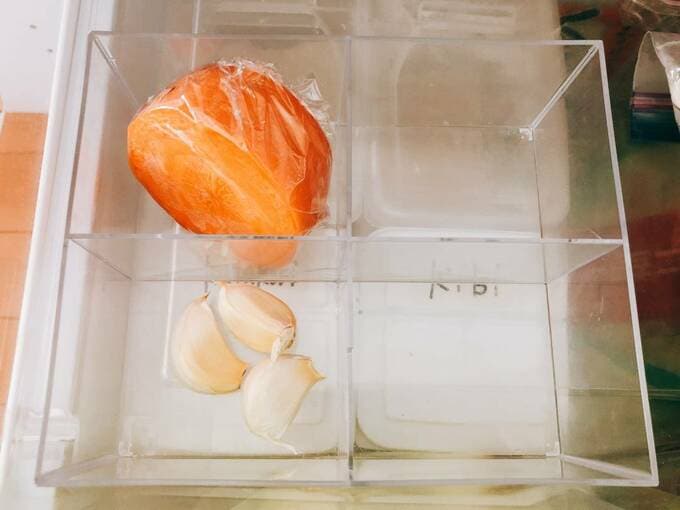 野菜室の手前に使いかけのタマネギ