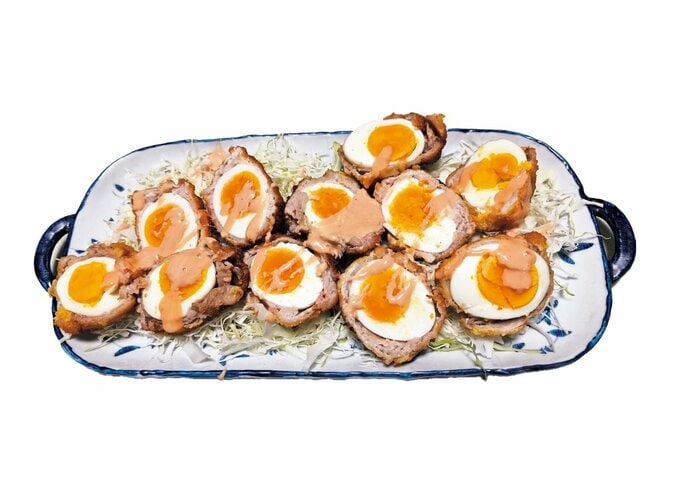 ゆで卵と豚肉のフライ