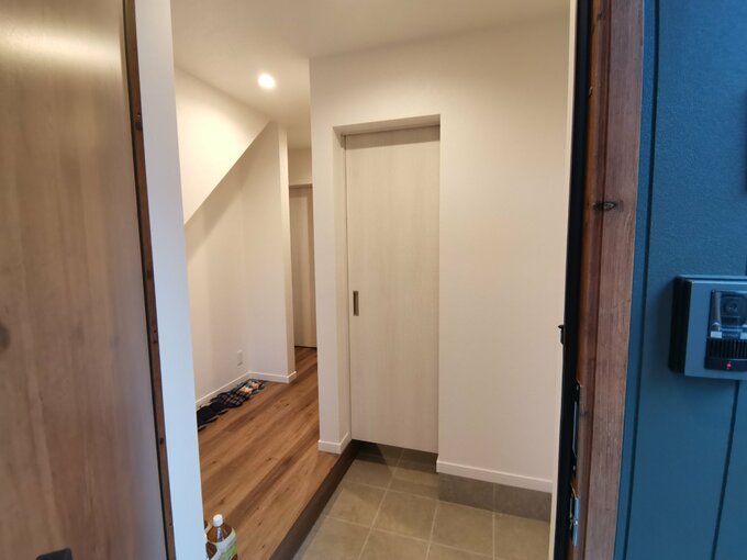 収納スペースつきの玄関