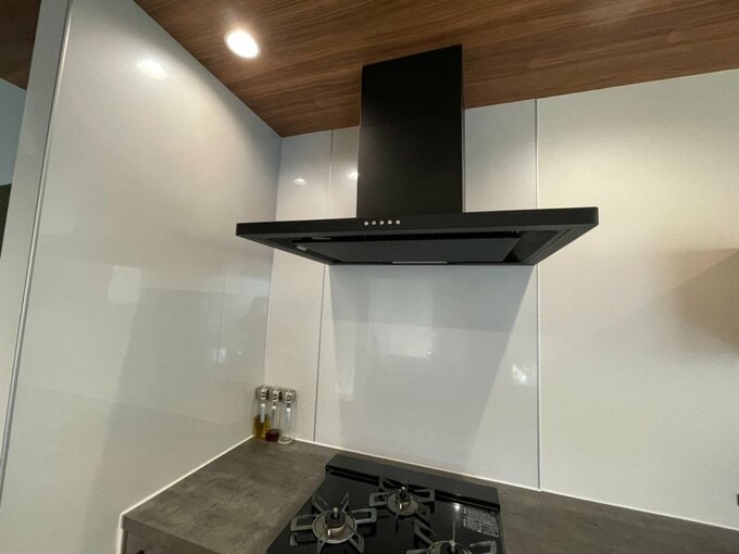 キッチンパネルとレンジフード