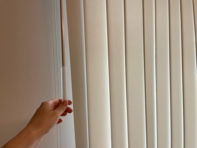 バーチカルブラインドと回転操作棒