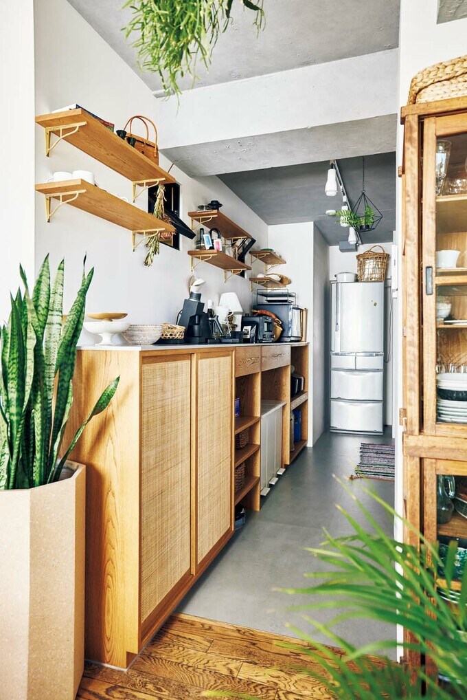 背面の収納家具