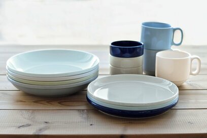 ニトリなら数百円でおしゃれな器が！スモーキーな北欧風から割れにくいグラスまで