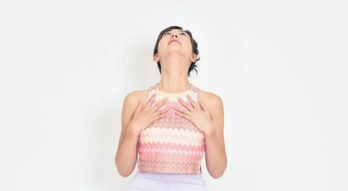 顔色がパッと明るく＆猫背も解消！きくち体操式首伸ばし