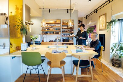 51平米・3人暮らしの築古マンションをフルリノベ。台所は「コの字型」の間取りで広さを確保