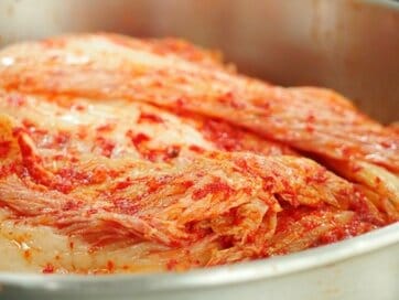 伸びきったエノキに、爆発キムチ！一歩間違えると大惨事！正しい食品保存方法とは？