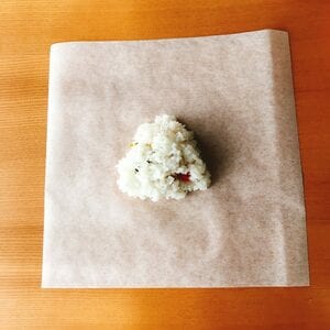 ご飯1/4量を(1)にのせる。