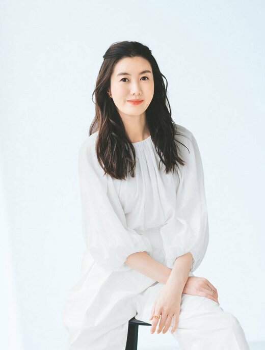 ともさかりえさん