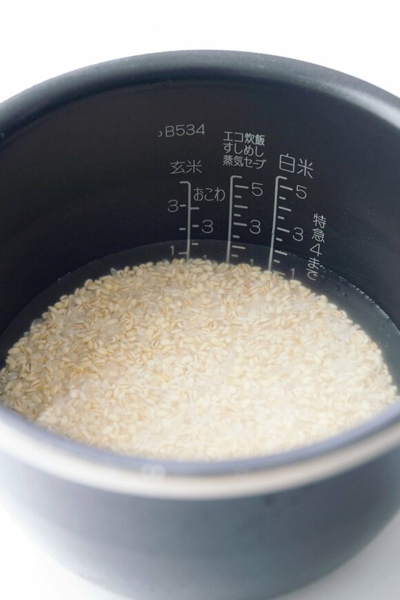 炊飯器にお米