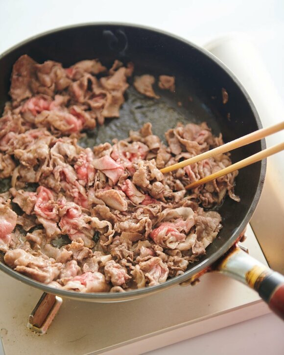 牛肉炒める