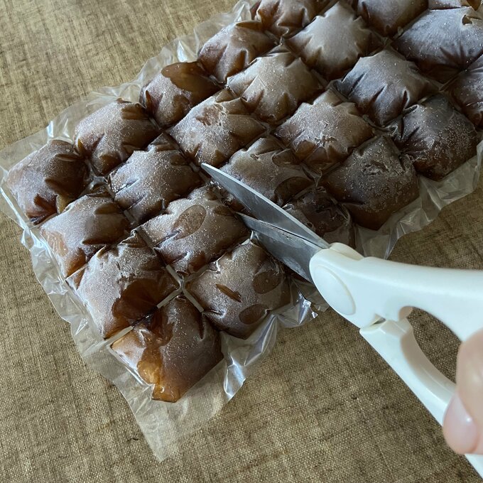 ハサミでカット